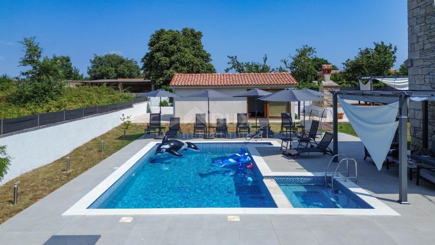 ISTRIA, SVETVINČENAT - Renovated autochthonous stone house with swimming pool