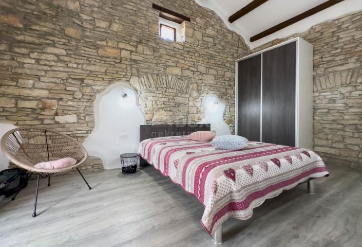 ISTRIA, SVETVINČENAT - Renovated autochthonous stone house with swimming pool