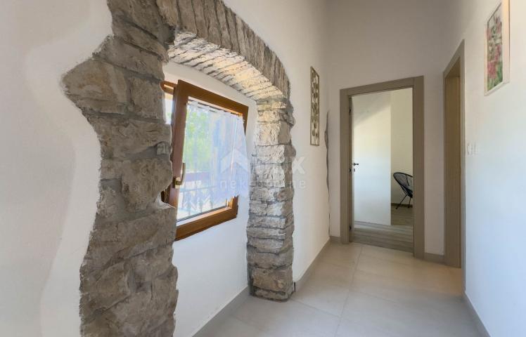 ISTRIA, SVETVINČENAT - Renovated autochthonous stone house with swimming pool