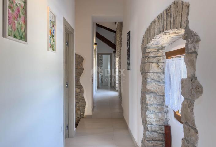 ISTRIA, SVETVINČENAT - Renovated autochthonous stone house with swimming pool