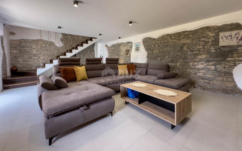 ISTRIA, SVETVINČENAT - Renovated autochthonous stone house with swimming pool