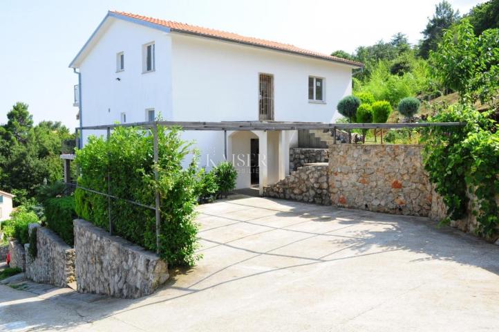 Rabac - house with several residential units and a panoramic view of the sea, 368 m2