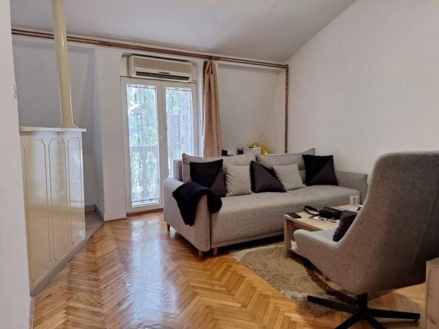 Na prodaju kompletno namešten stan na Grbavici! 36m2