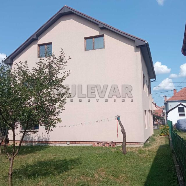 Kuća u Kragujevcu – Stanovo, blizina Green Hilla, 120m2, plac 565 m2