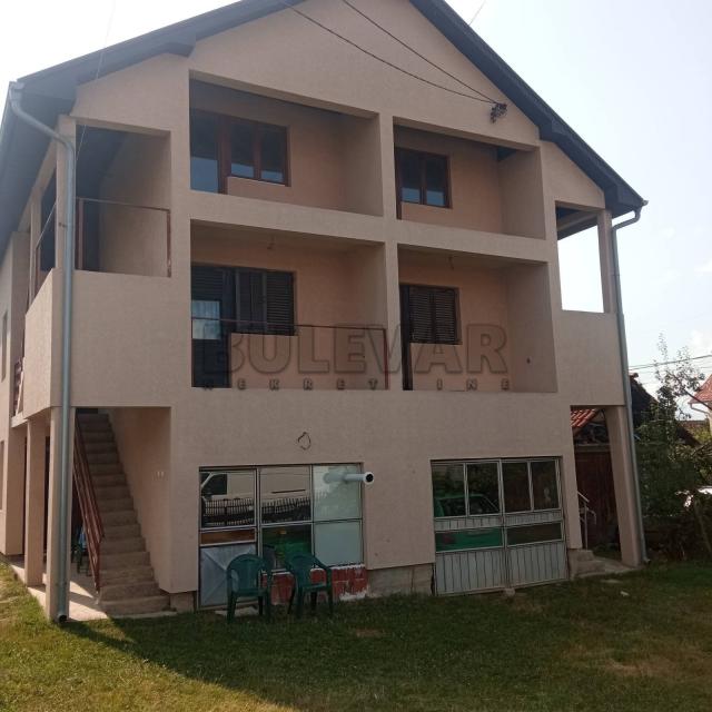 Kuća u Kragujevcu – Stanovo, blizina Green Hilla, 120m2, plac 565 m2