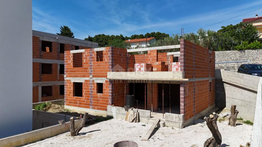 RAB ISLAND, BANJOL – NEUBAU – Wohnung im Erdgeschoss, 150 m vom Meer entfernt