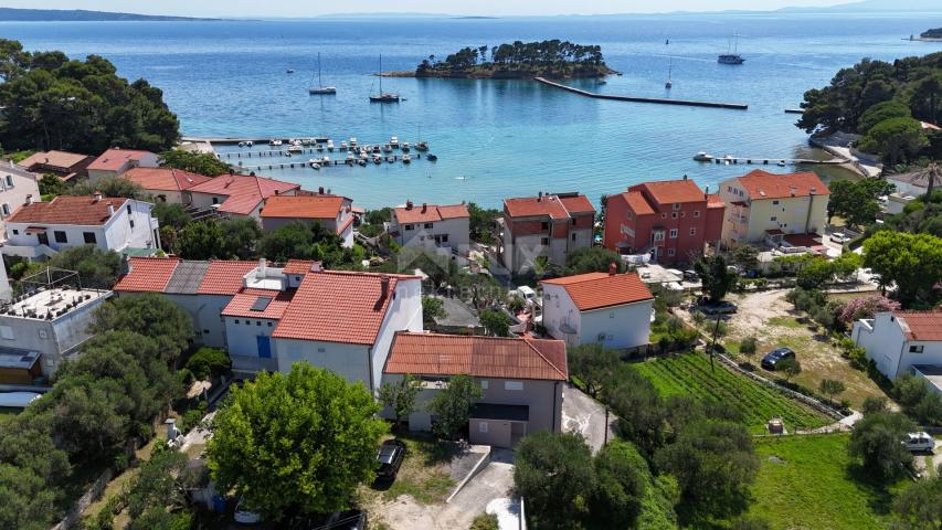 OTOK RAB, BANJOL - Stan 2S+DB, 1. kat, 2 parkirna mjesta