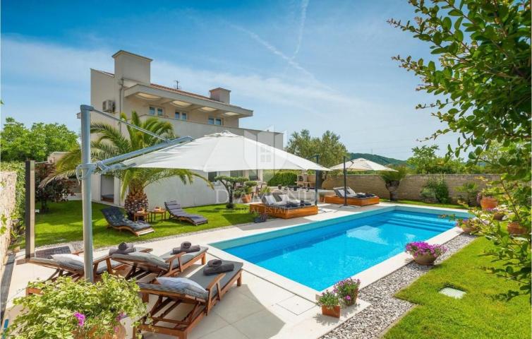 Rovinj, stunning villa with pool and large wellness area