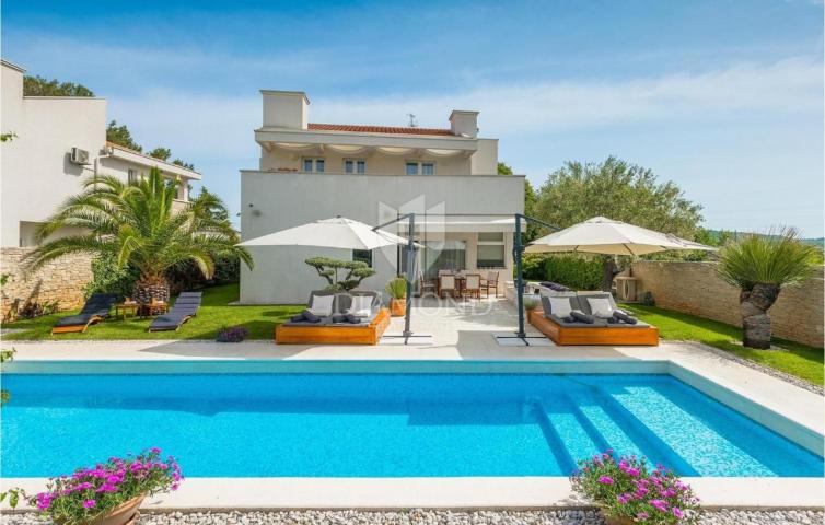 Rovinj, stunning villa with pool and large wellness area