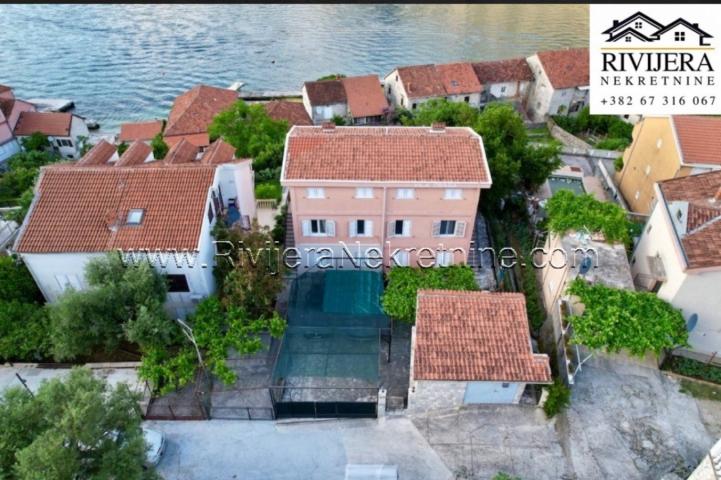 For sale part of a house in Prcanj Kotor