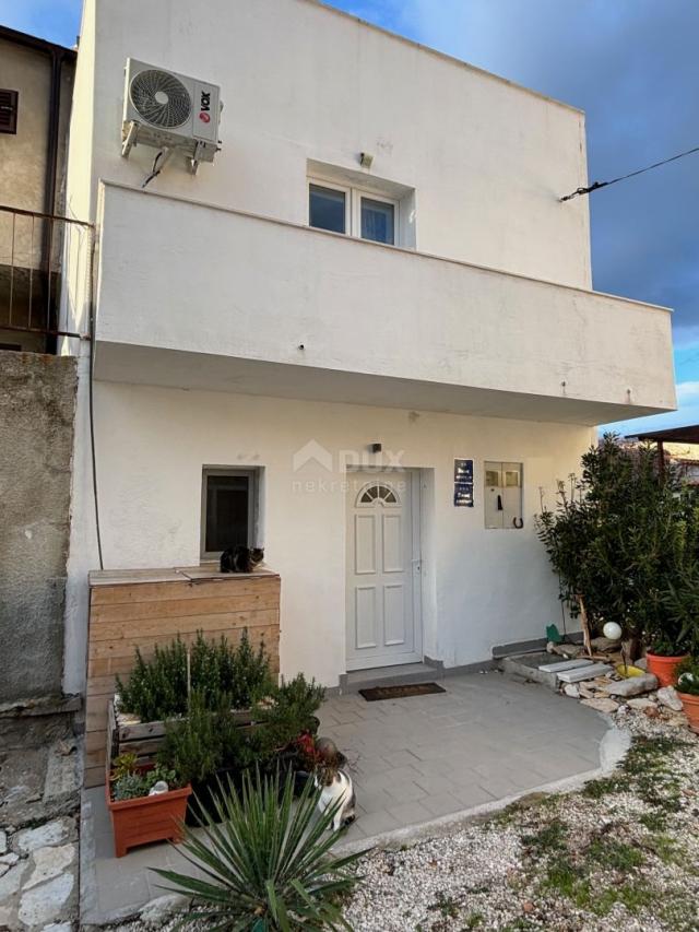 ZADAR, VINJERAC - Stone house with three apartments! Close to the sea!