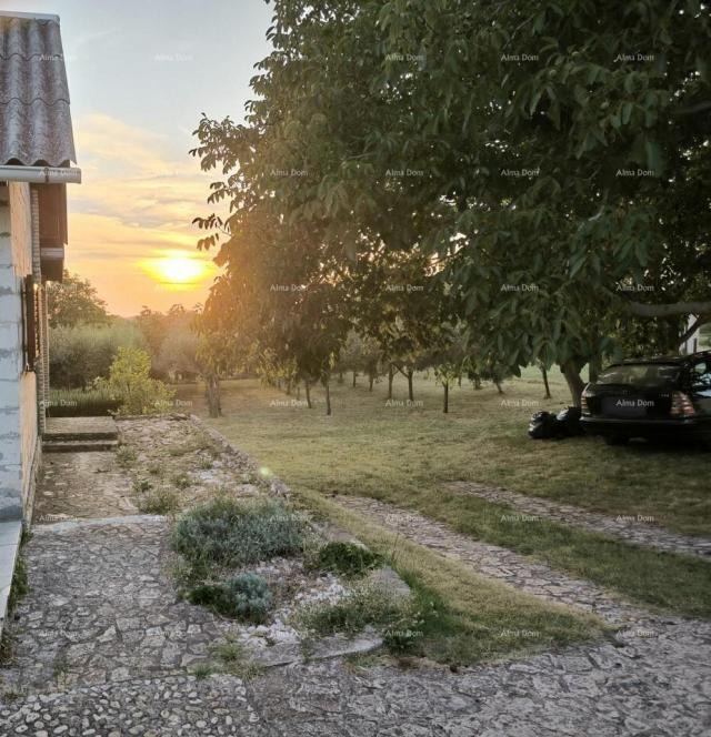 Kuća Prodaje se vikend kuća u tri etaže, 55m2, Medulin