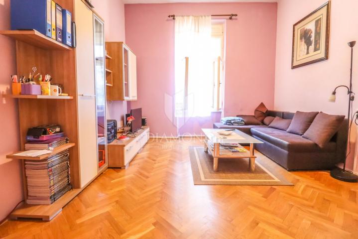 A spacious apartment with a garden in a top location in Pula!