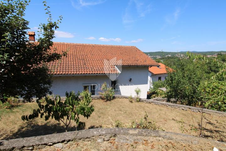 Viškovo, Familienhaus mit zwei Wohnungen