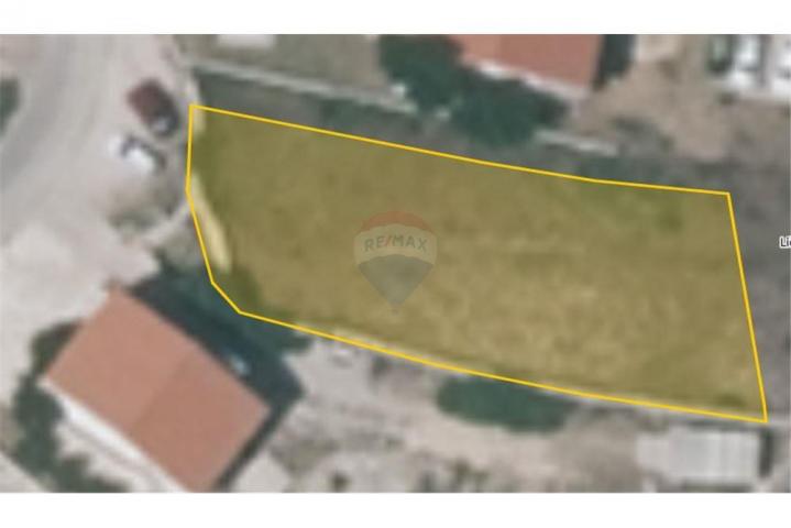 GRAĐEVINSKO ZEMLJIŠTE S PROJEKTOM -686m2 - KUSTIĆI