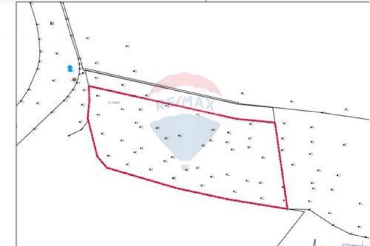 GRAĐEVINSKO ZEMLJIŠTE S PROJEKTOM -686m2 - KUSTIĆI