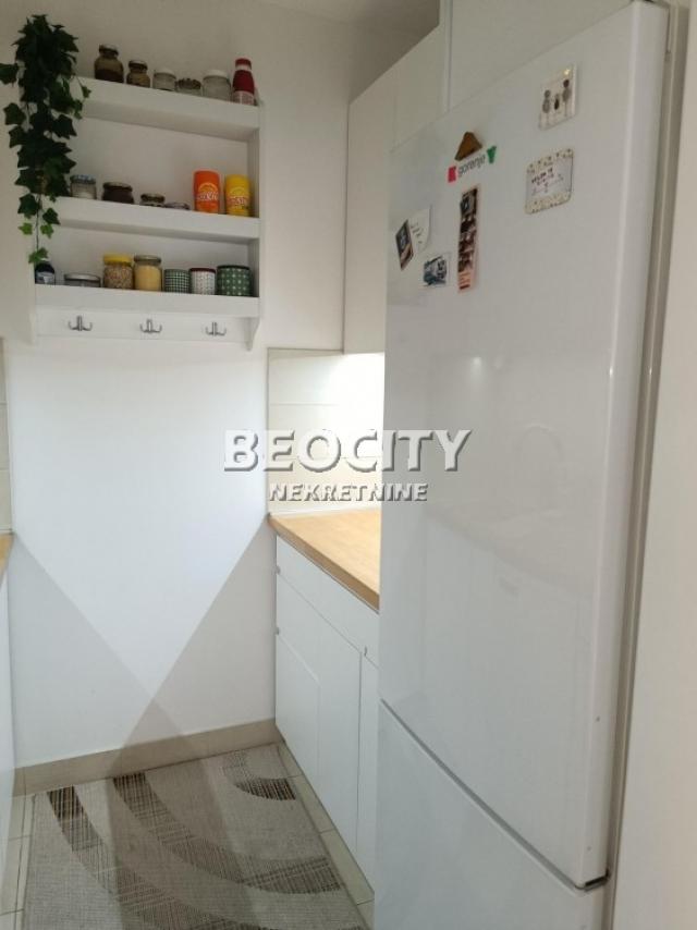 Voždovac, Lekino brdo, Kruševačka, 3. 0, 65m2, 950EUR