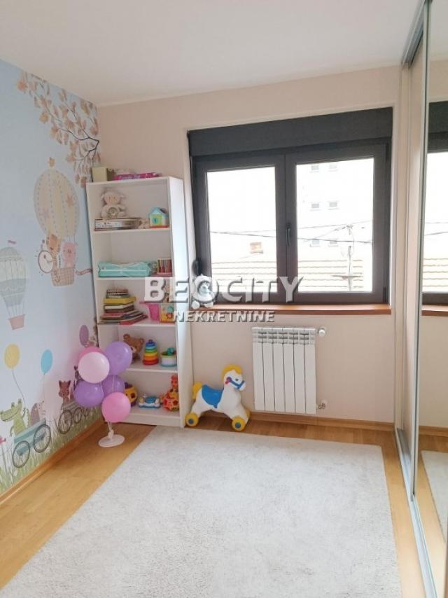 Voždovac, Lekino brdo, Kruševačka, 3. 0, 65m2, 950EUR