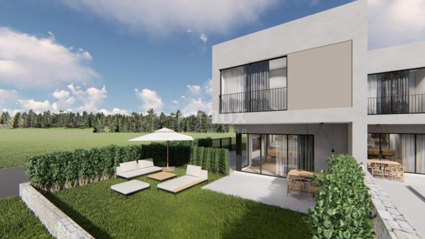 ŠIBENIK, PIROVAC – Modernes Duplex mit Garten im Bau