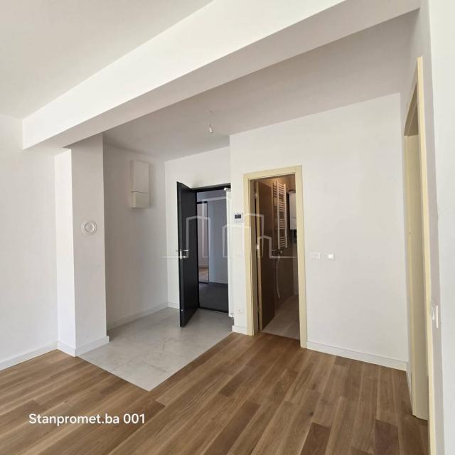 NEWLY BUILT Kromolj three-room apartment with garage for sale