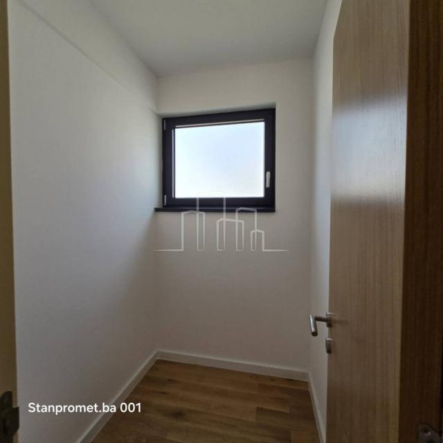 NEWLY BUILT Kromolj three-room apartment with garage for sale