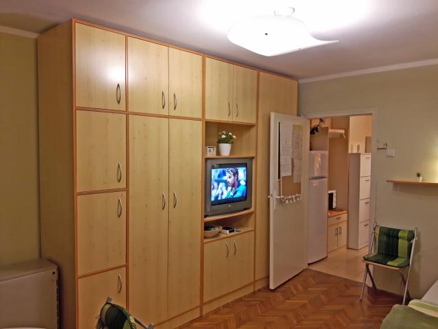 Studio apartment in the nerve center for sale, overlooking the Politika building