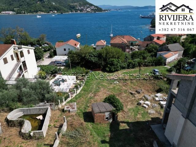 Urbanized plot overlooking the sea Kamenari