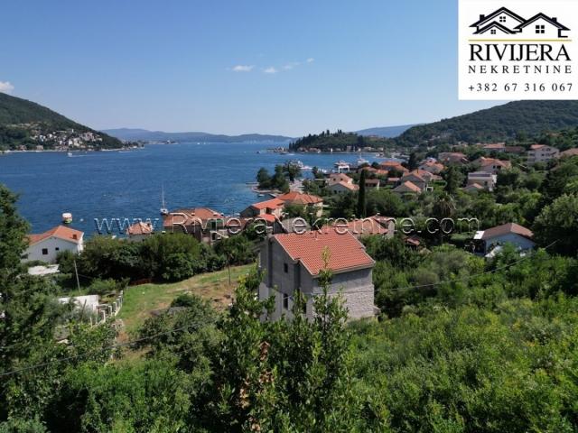 Urbanized plot overlooking the sea Kamenari