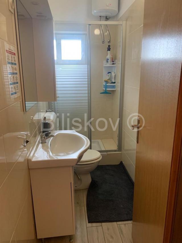 Rogoznica, samostojeća  kuća s apartmanima, prodaja