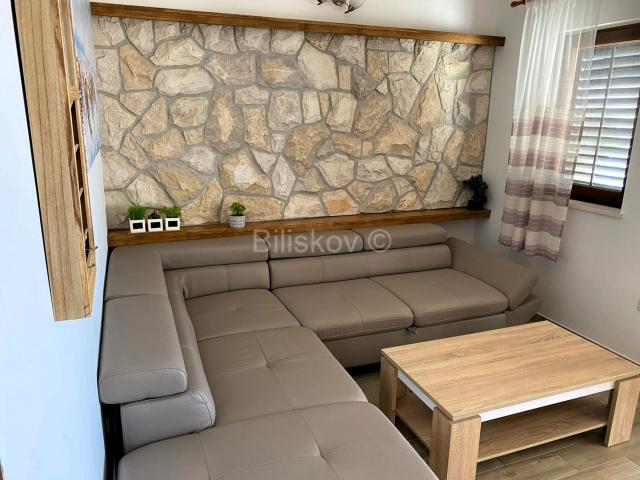 Rogoznica, samostojeća  kuća s apartmanima, prodaja