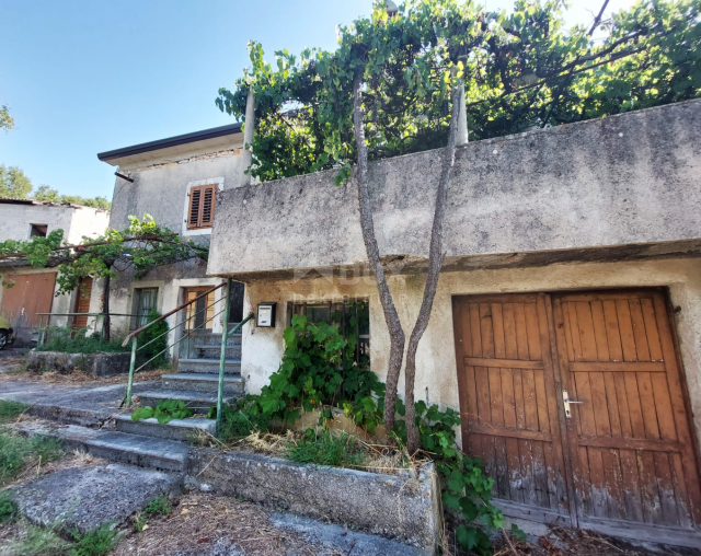 ISTRIEN, LABIN - Steinhaus in der Renovierungsphase mit Meerblick