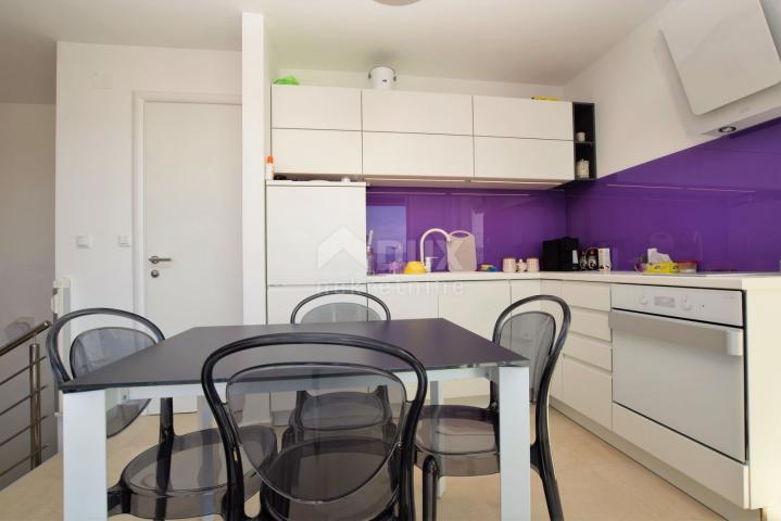 OTOK KRK, NJIVICE - 2S+DB apartman s bazenom i pogledom na more