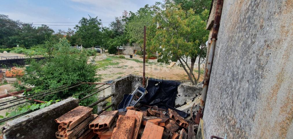 ISTRIEN, LABIN - Steinhaus mit vorläufigem Renovierungsprojekt