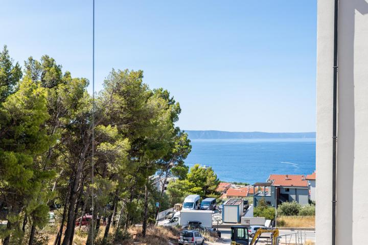 Makarska, moderan stan s terasom  NKP 72, 43 m2