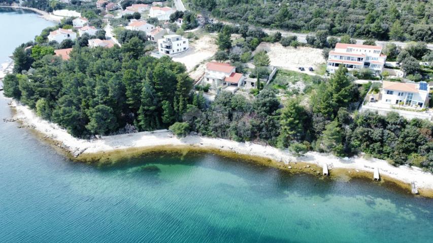 ZADAR, POSEDARJE - Schönes Reihenhaus, 1. Reihe zum Meer