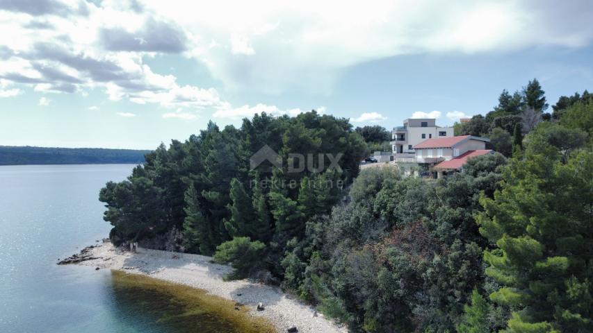 ZADAR, POSEDARJE - Schönes Reihenhaus, 1. Reihe zum Meer