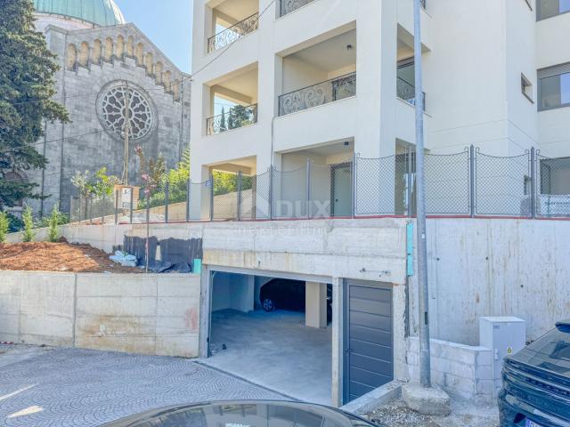 OPATIJA, ZENTRUM - Wohnung mit Garten in einem neuen Gebäude im Zentrum von Opatija mit Garage, Meer