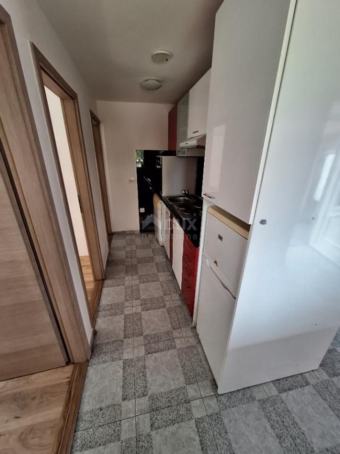 RIJEKA, BULEVARD - 3BR+DB-Wohnung zur Investition mit Meerblick