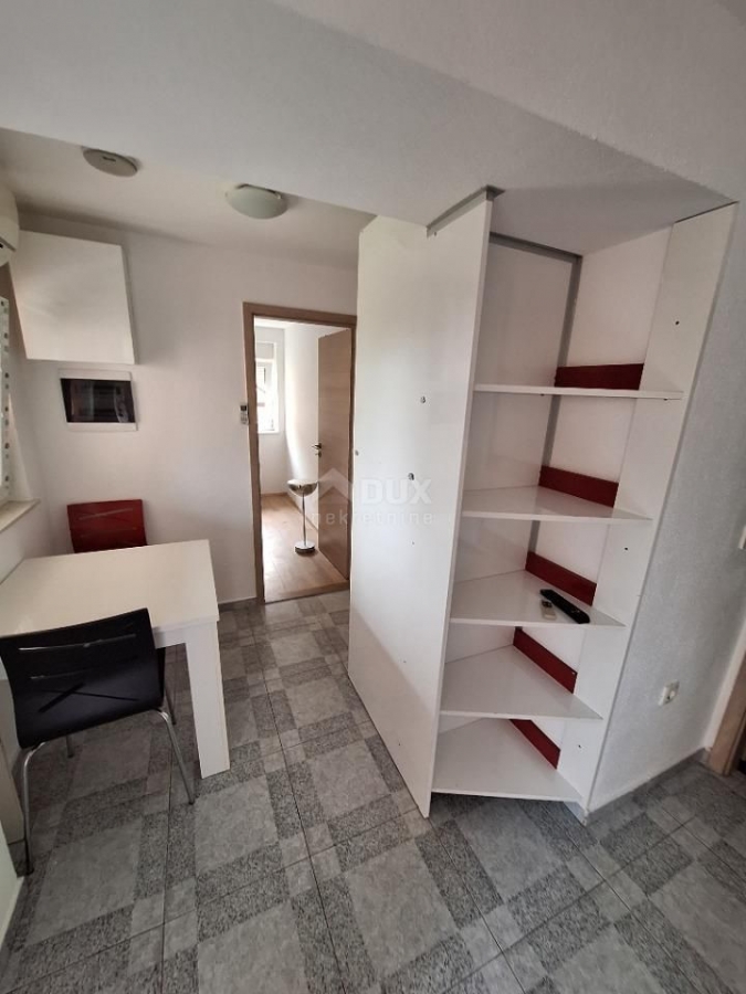 RIJEKA, BULEVARD - 3BR+DB-Wohnung zur Investition mit Meerblick