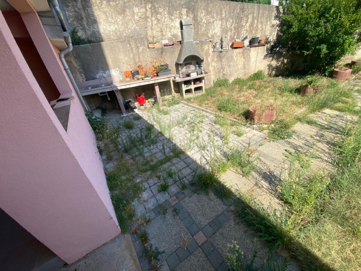 RIJEKA, BULEVARD - 3BR+DB-Wohnung zur Investition mit Meerblick