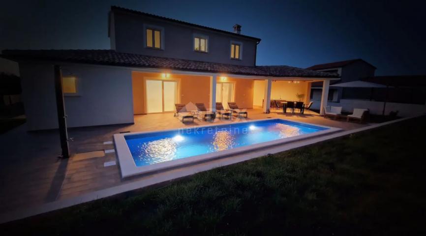 ISTRIA, ROVINJ - Newly built multi-storey house with a swimming pool near Rovinj