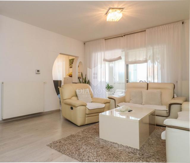 Poreč, surroundings, spacious two-bedroom ground-floor apartment!