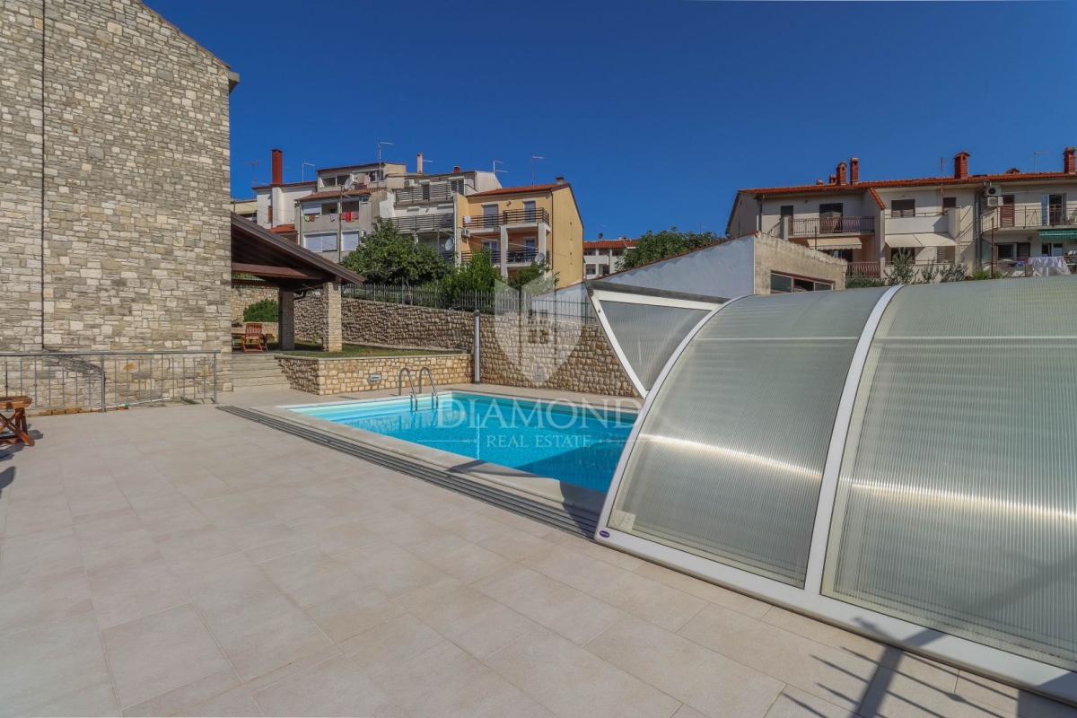 Pula - Wanted location - House with swimming pool and two garages