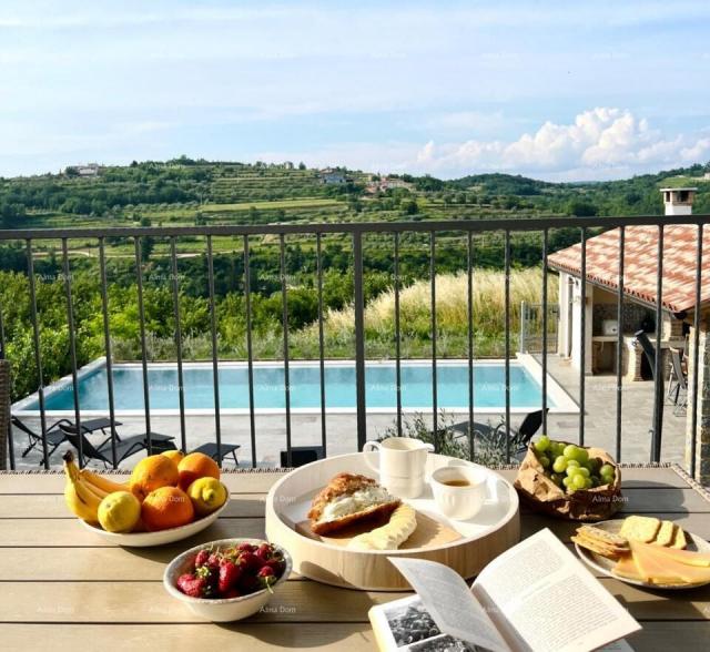 Haus Wir verkaufen ein schönes Haus mit Swimmingpool an einem ruhigen Ort in der Nähe von Buja