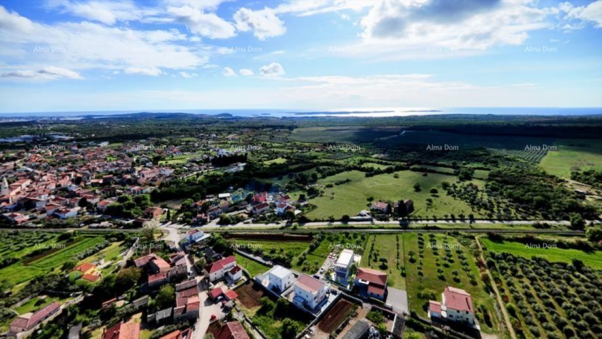 Kuća Prodajemo prekrasnu  duplex kuću sa bazenom i sa pogledom na more i Brijune, u Galižani