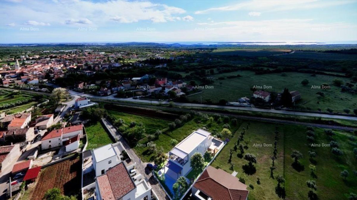 Kuća Prodajemo prekrasnu  duplex kuću sa bazenom i sa pogledom na more i Brijune, u Galižani