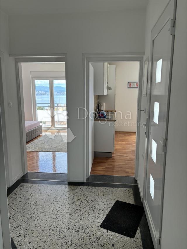 Opatija, centar, 74m2, balkon sa pogledom