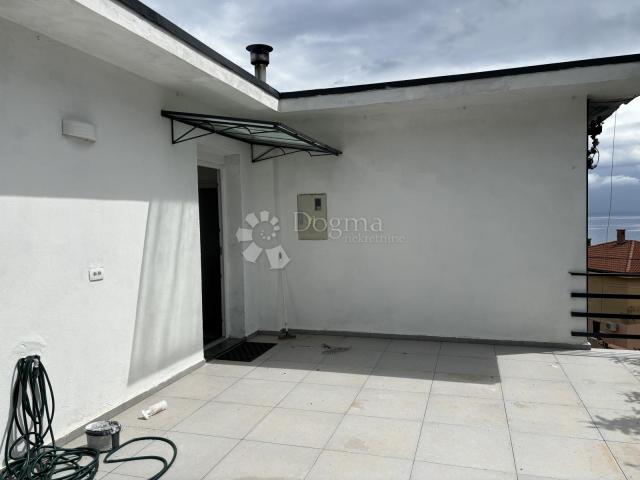 Opatija, centar, 74m2, balkon sa pogledom