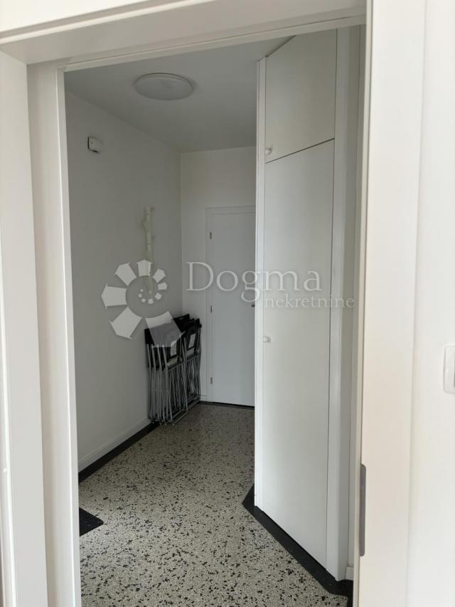 Opatija, centar, 74m2, balkon sa pogledom