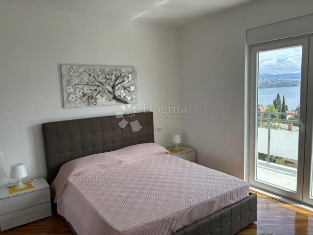 Opatija, centar, 74m2, balkon sa pogledom